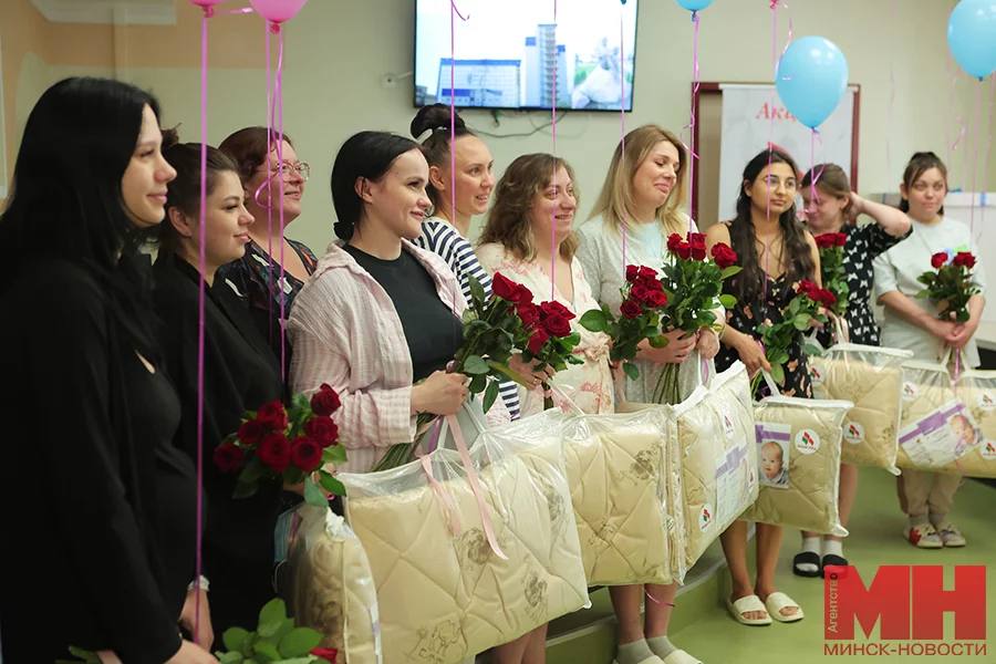 В Заводском поздравили матерей, родивших детей в Международный день семьи